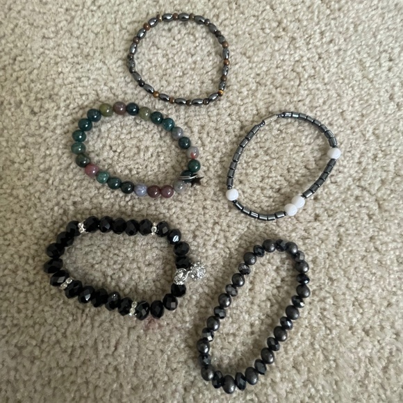 Assorted women’s bracelets - Picture 1 of 1